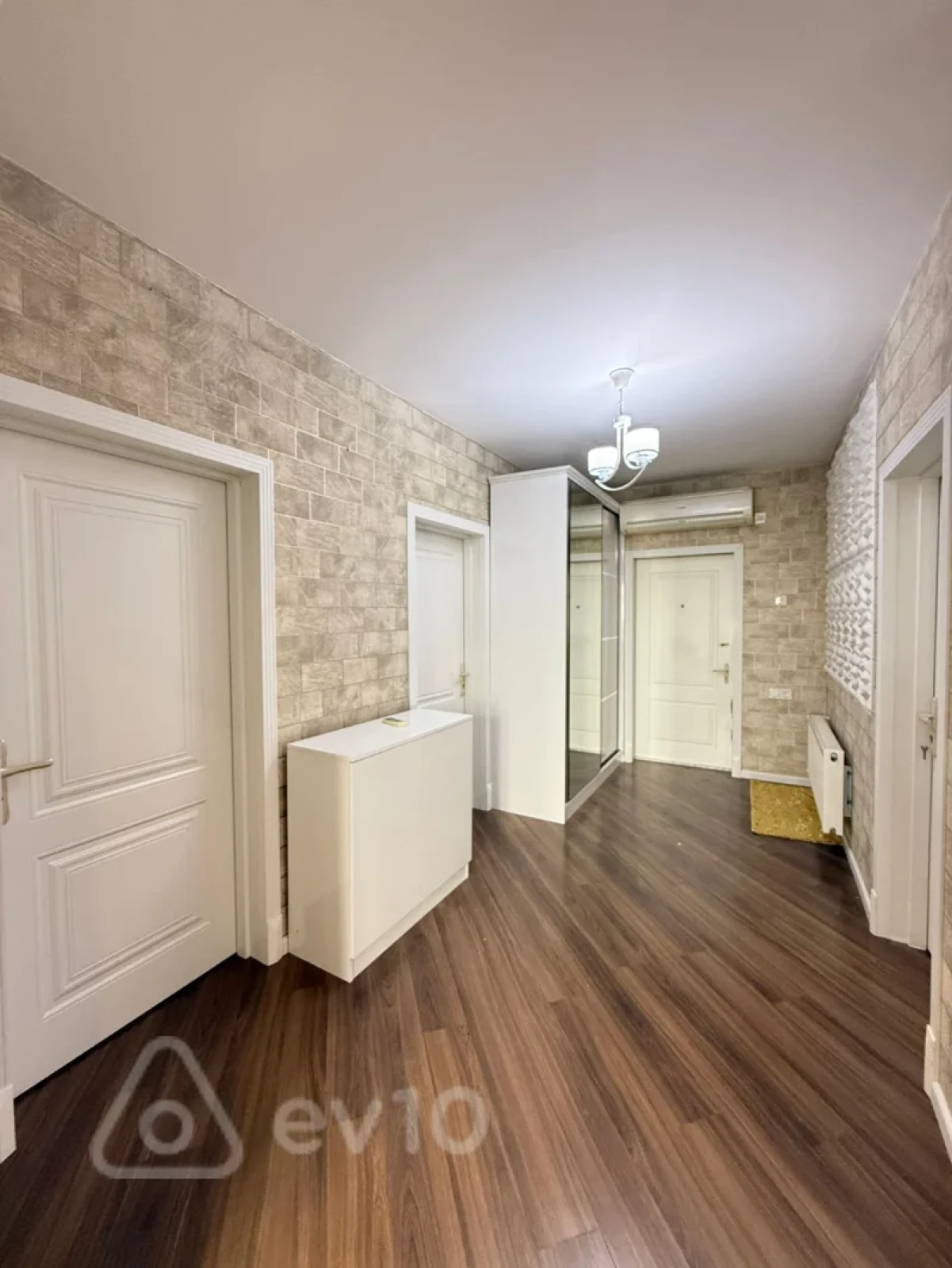 Satılır 5 otaqlı həyət evi 160 m²