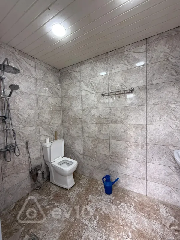 Satılır 5 otaqlı həyət evi 160 m²