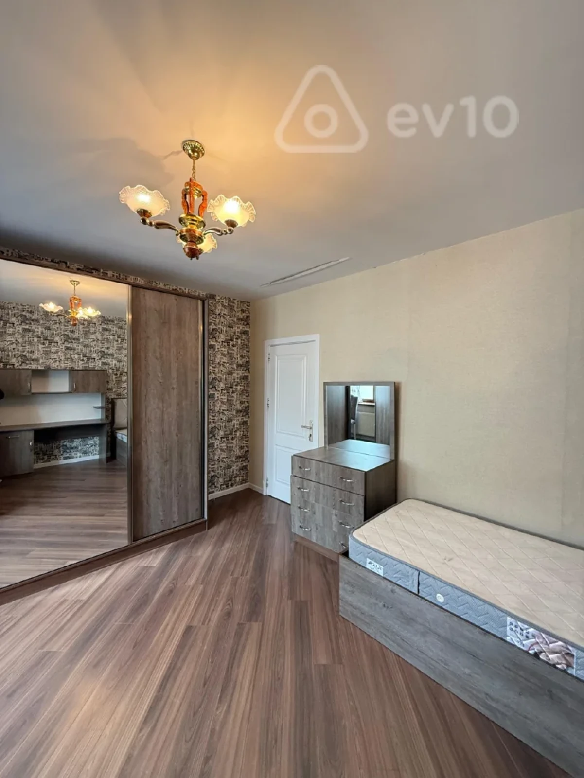 Satılır 5 otaqlı həyət evi 160 m²