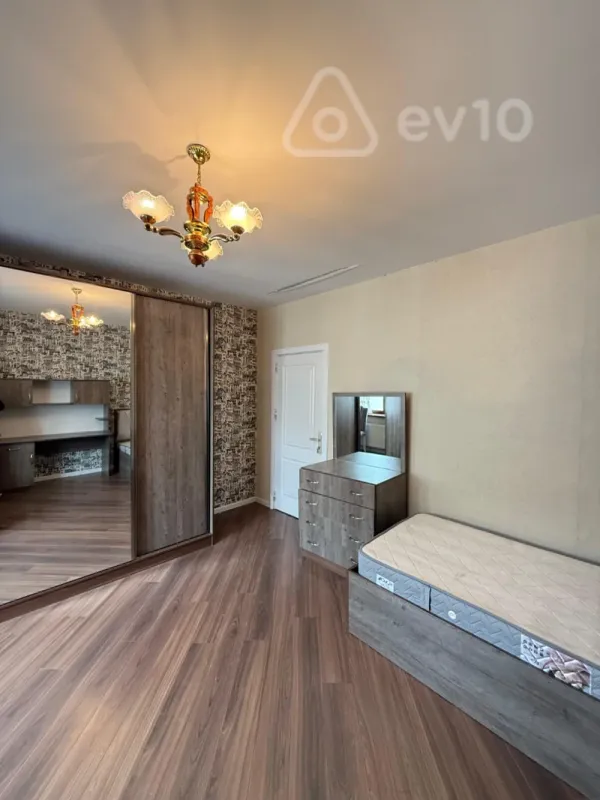 Satılır 5 otaqlı həyət evi 160 m²