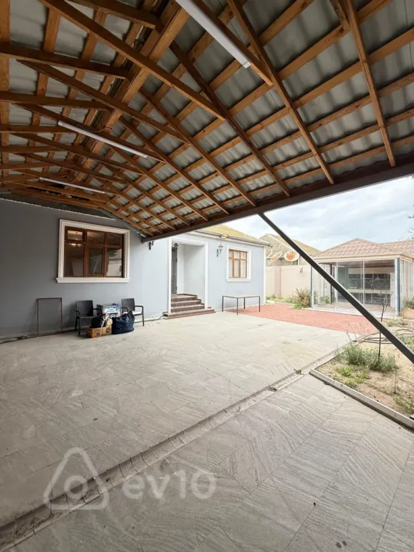 Satılır 5 otaqlı həyət evi 160 m²
