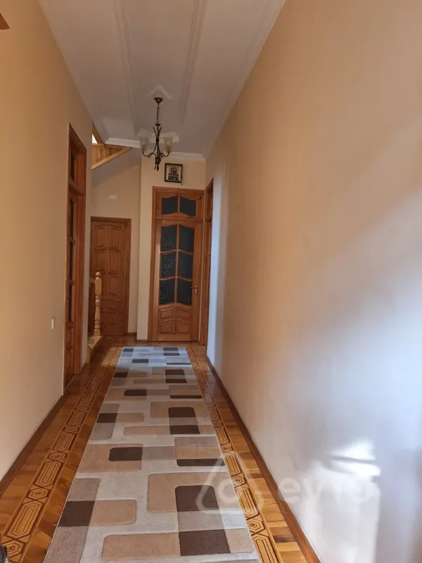 Satılır 6 otaqlı həyət evi 190 m²