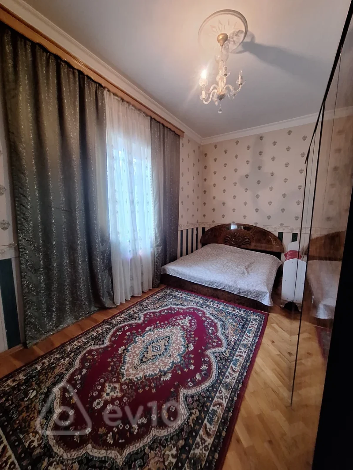 Satılır 6 otaqlı həyət evi 190 m²