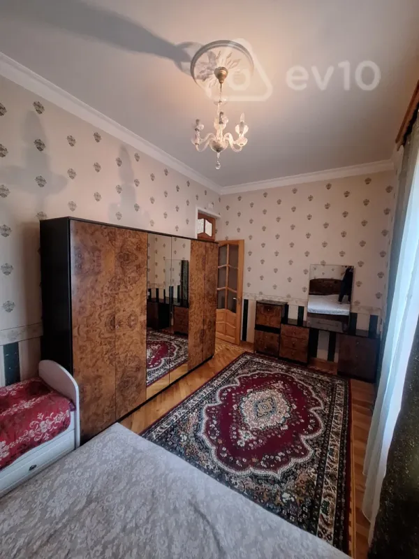 Satılır 6 otaqlı həyət evi 190 m²