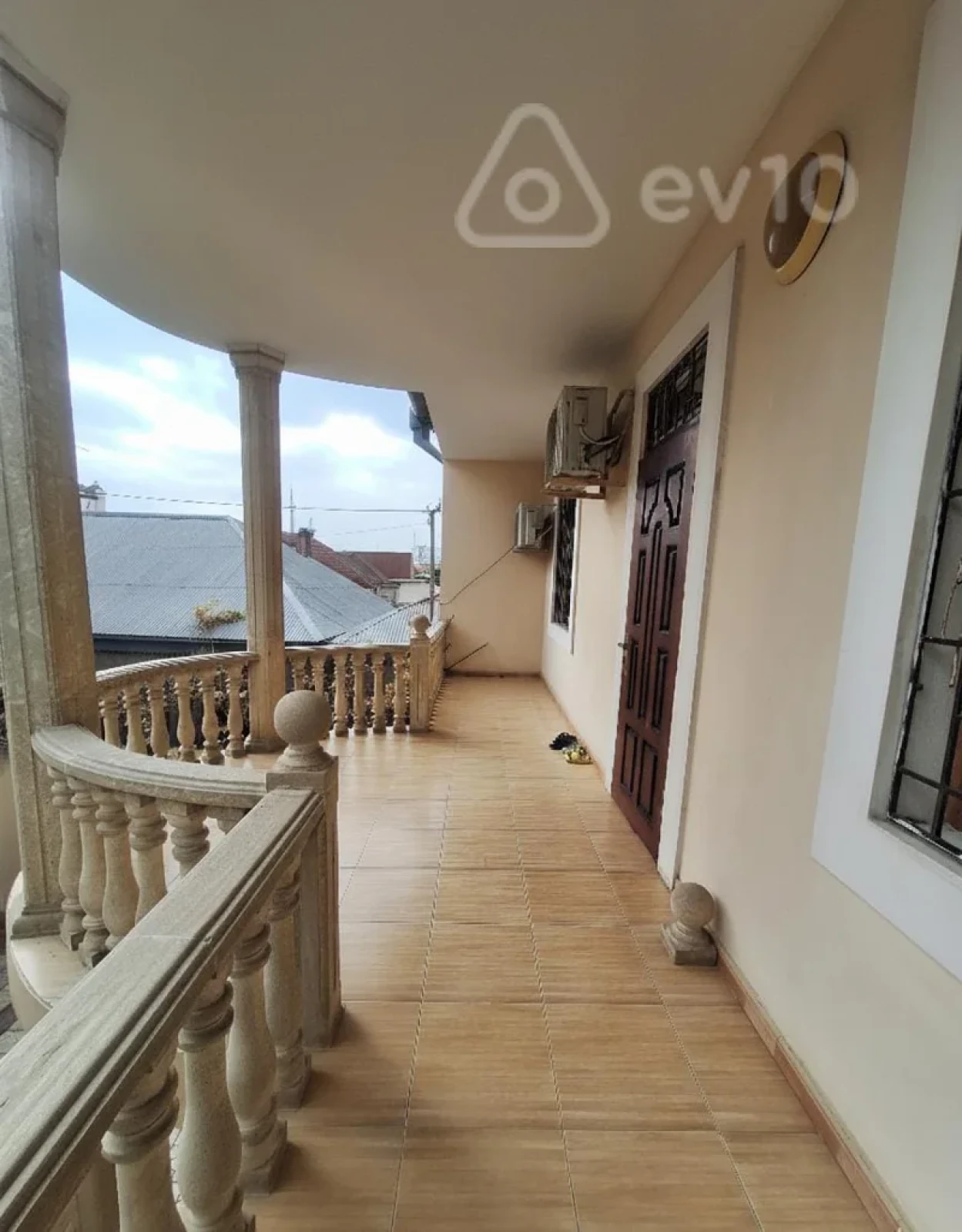 Satılır 6 otaqlı həyət evi 190 m²