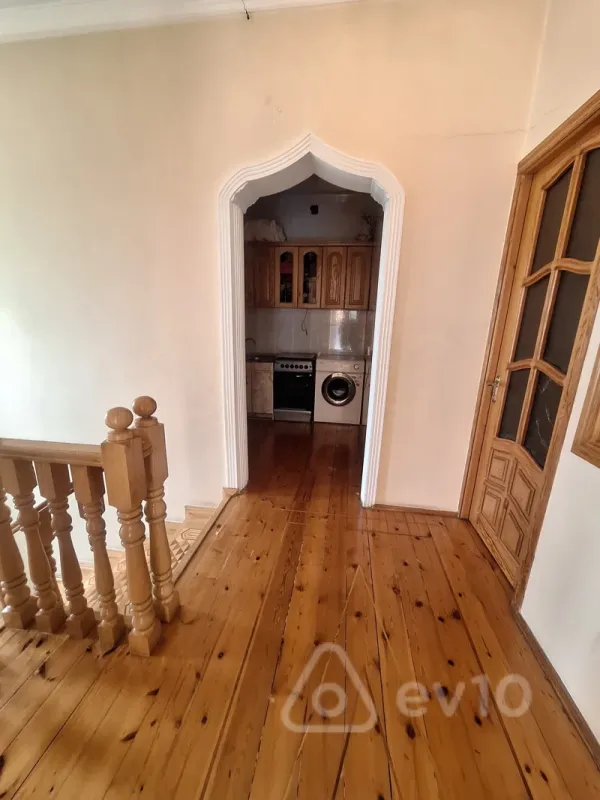 Satılır 6 otaqlı həyət evi 190 m²