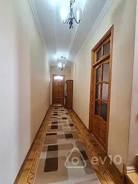 Satılır 6 otaqlı həyət evi 190 m²