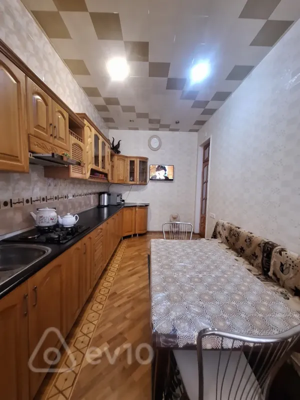 Satılır 6 otaqlı həyət evi 190 m²