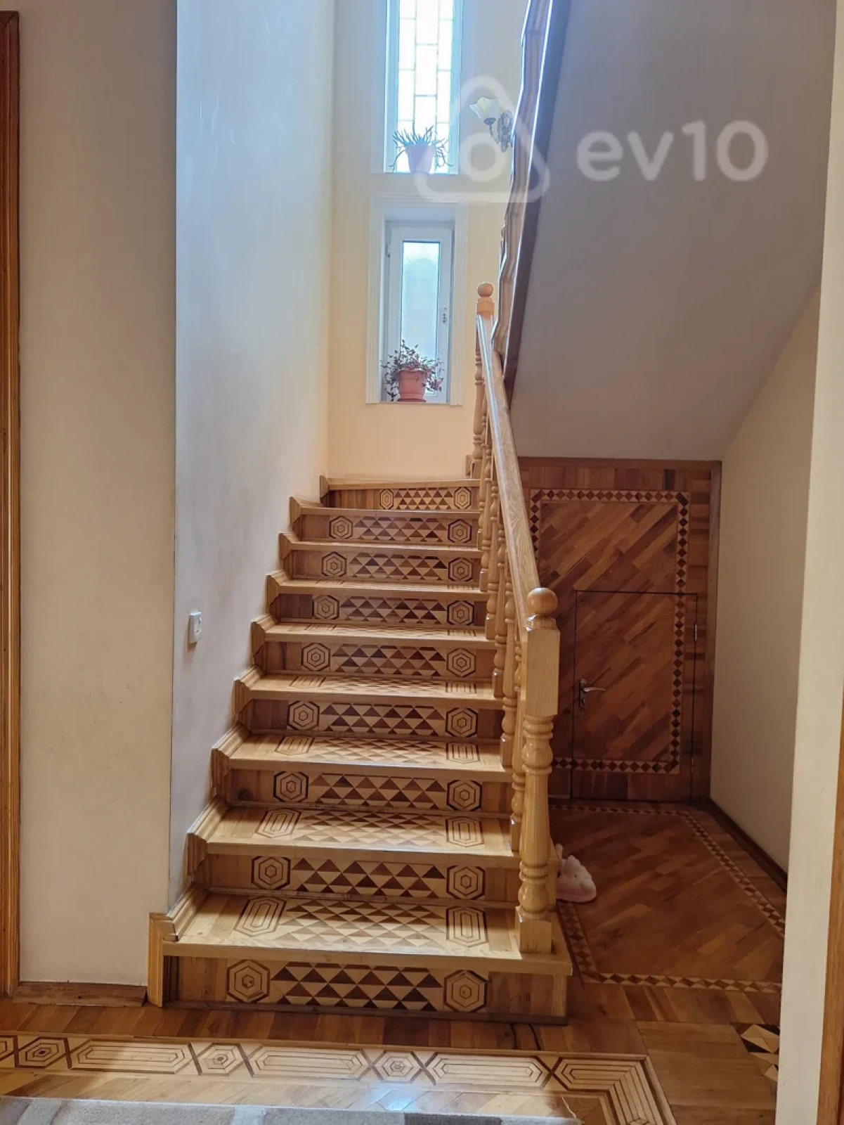 Satılır 6 otaqlı həyət evi 190 m²