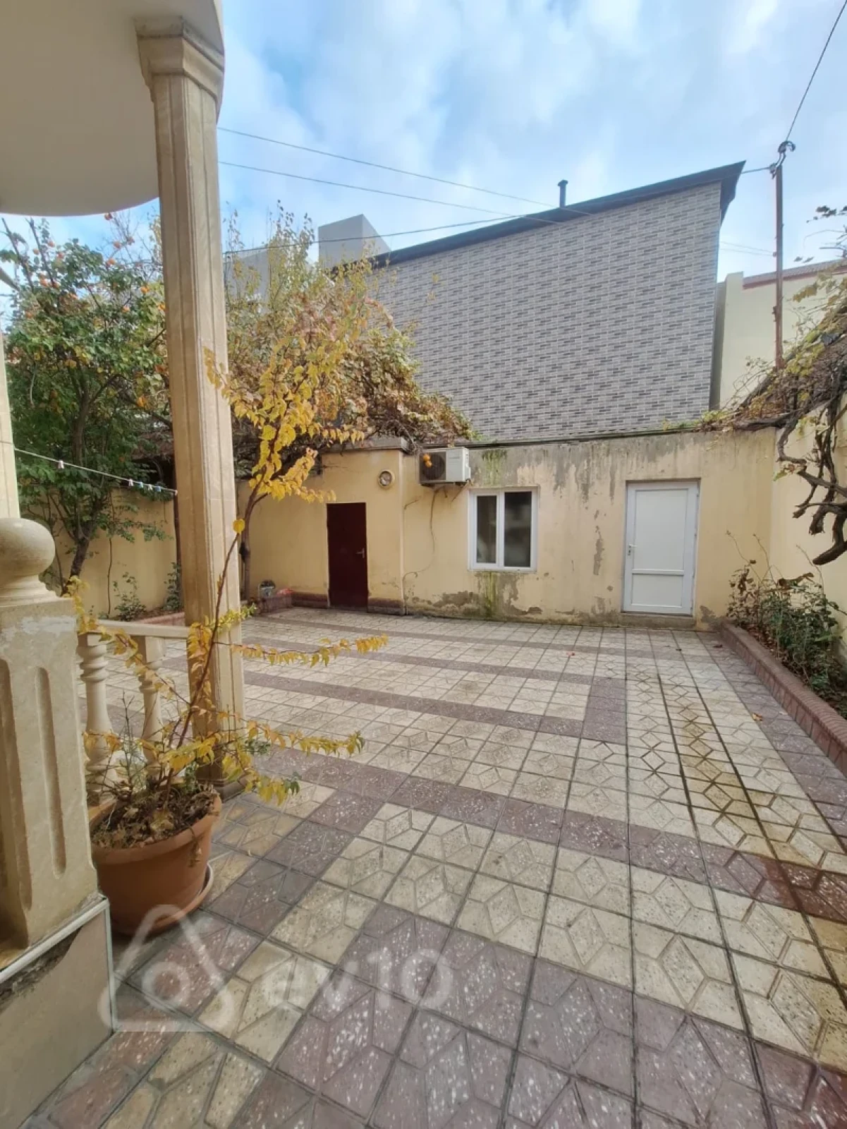 Satılır 6 otaqlı həyət evi 190 m²