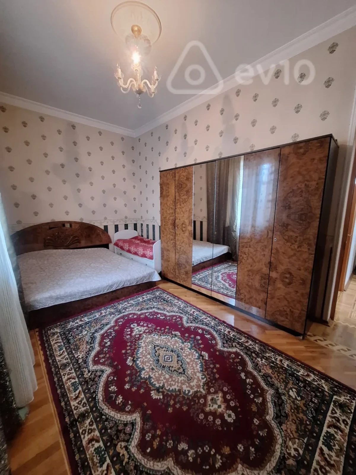 Satılır 6 otaqlı həyət evi 190 m²