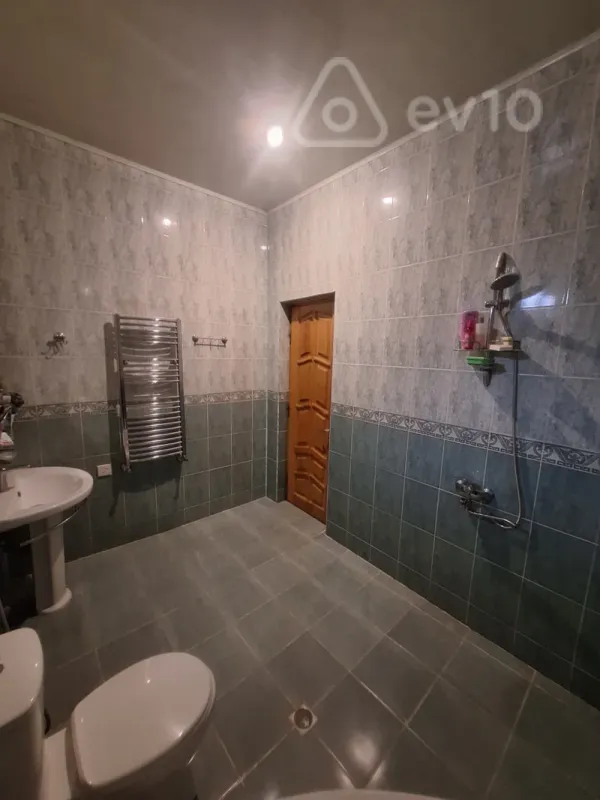 Satılır 6 otaqlı həyət evi 190 m²