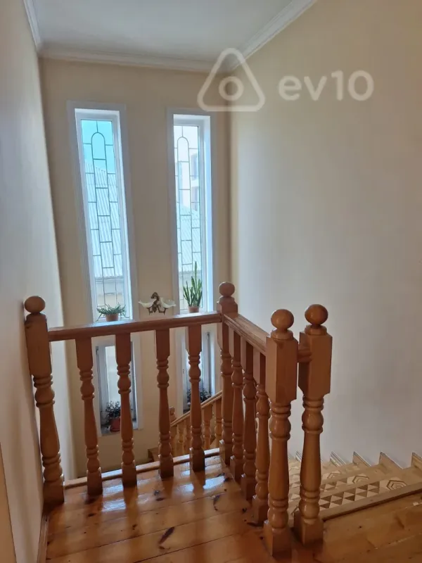 Satılır 6 otaqlı həyət evi 190 m²
