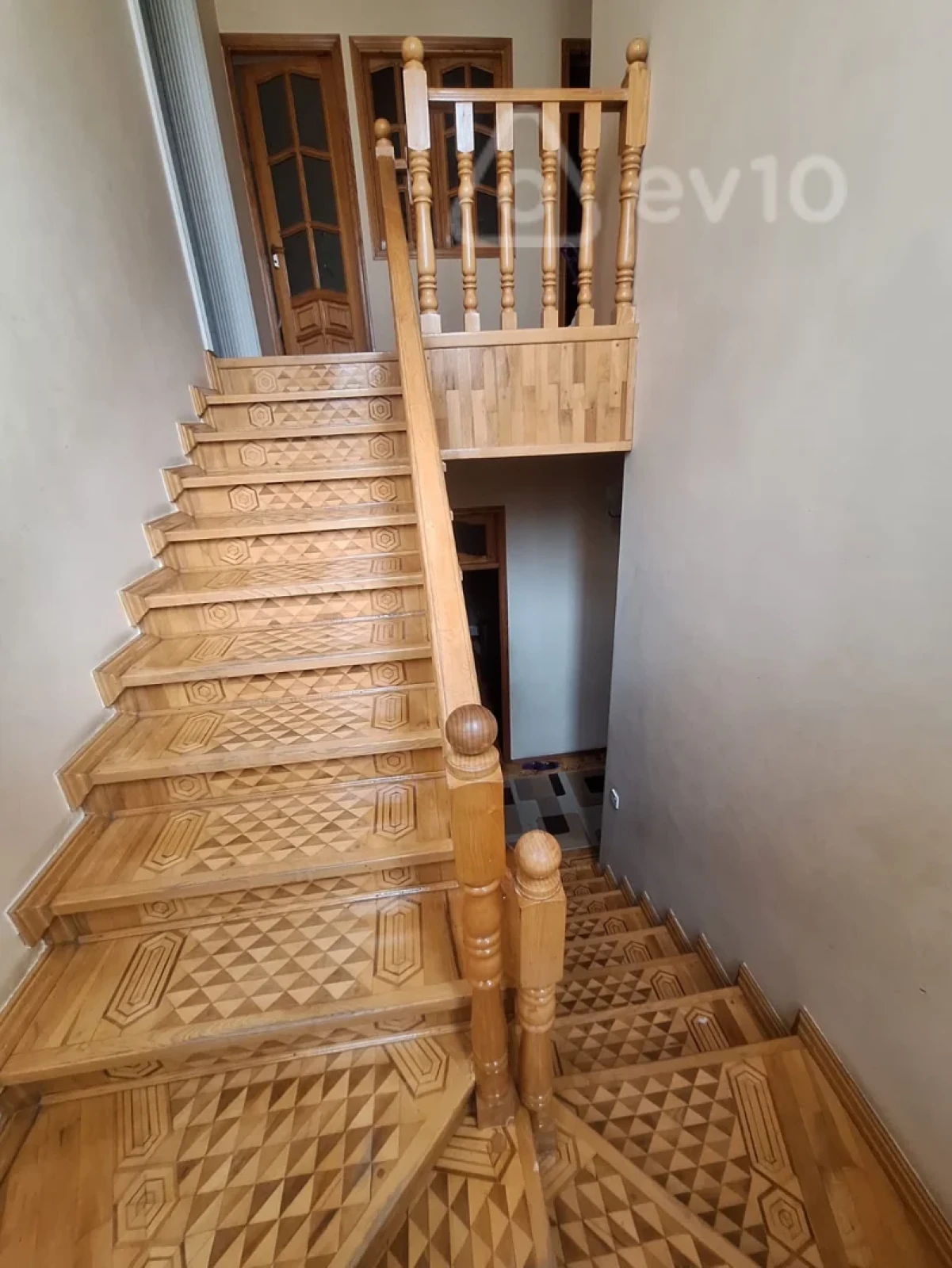 Satılır 6 otaqlı həyət evi 190 m²