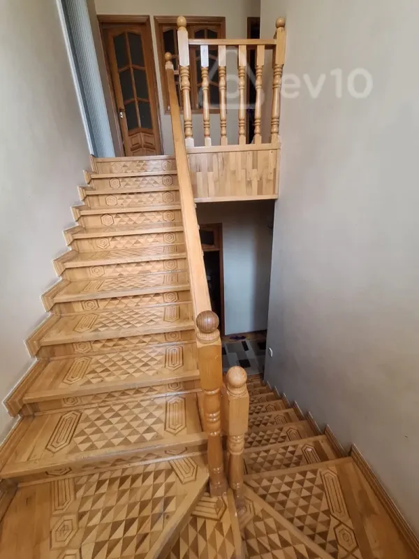 Satılır 6 otaqlı həyət evi 190 m²