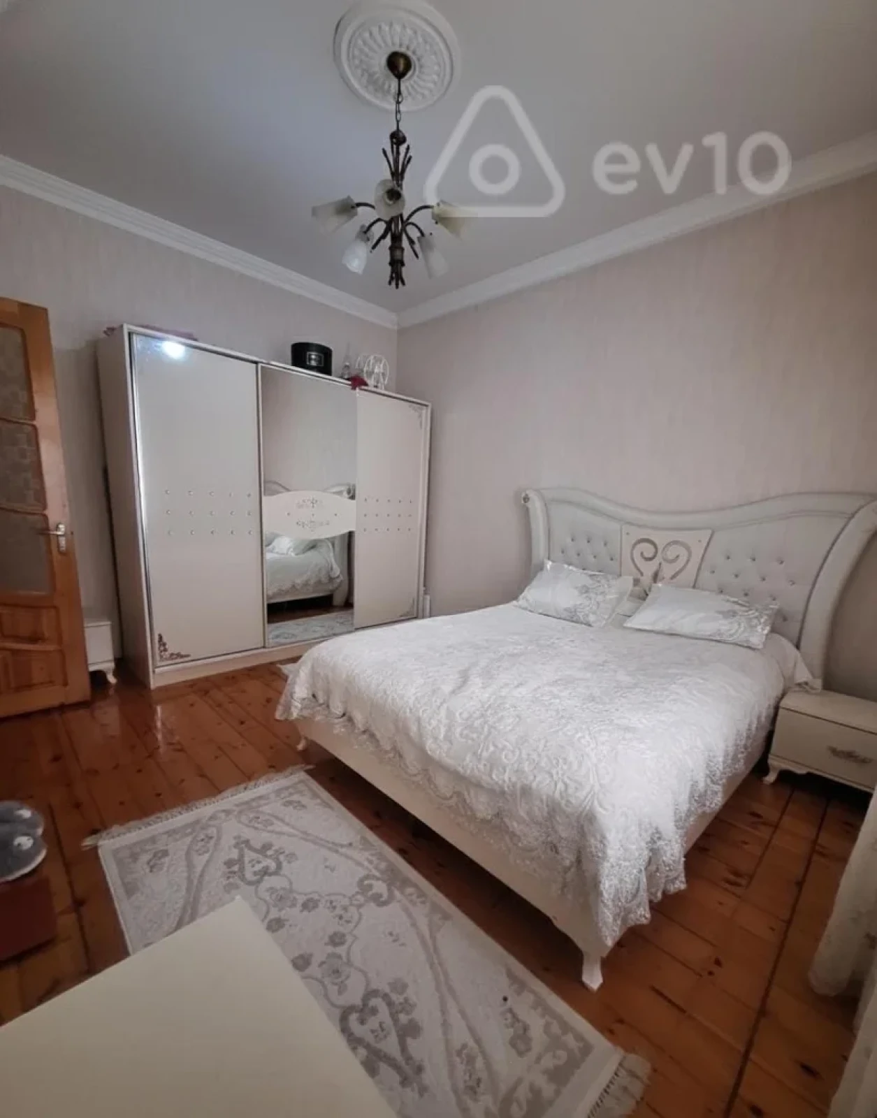 Satılır 6 otaqlı həyət evi 190 m²