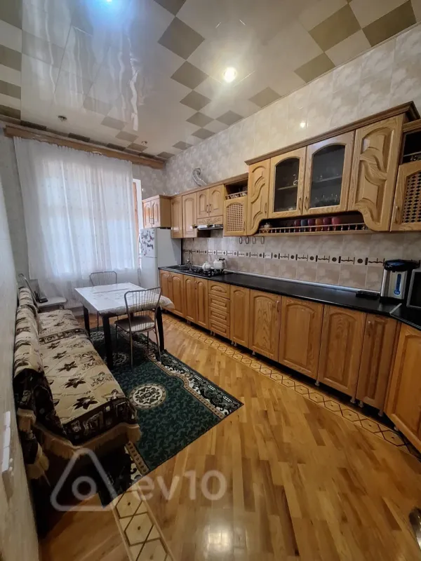 Satılır 6 otaqlı həyət evi 190 m²
