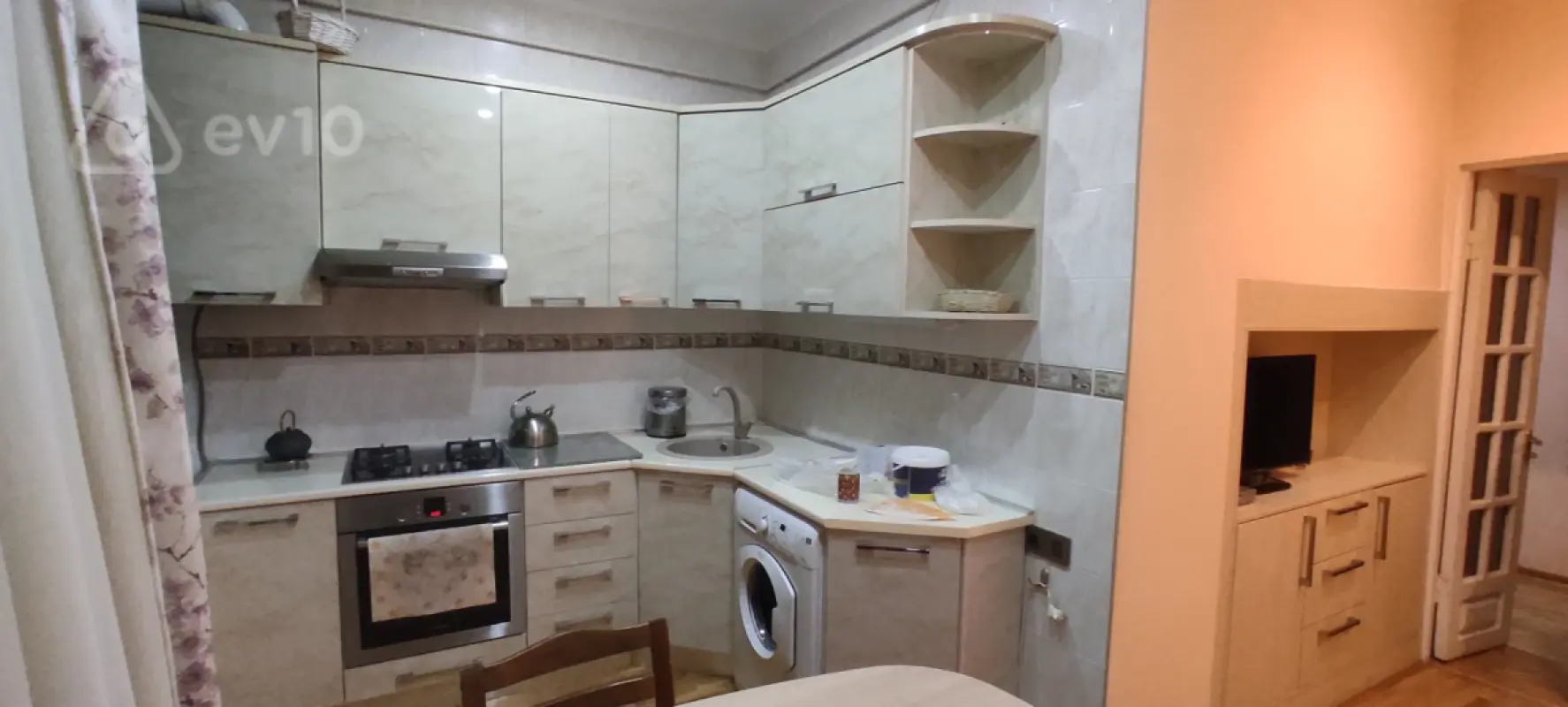 Kirayə verilir 4 otaqlı köhnə tikili 100 m²