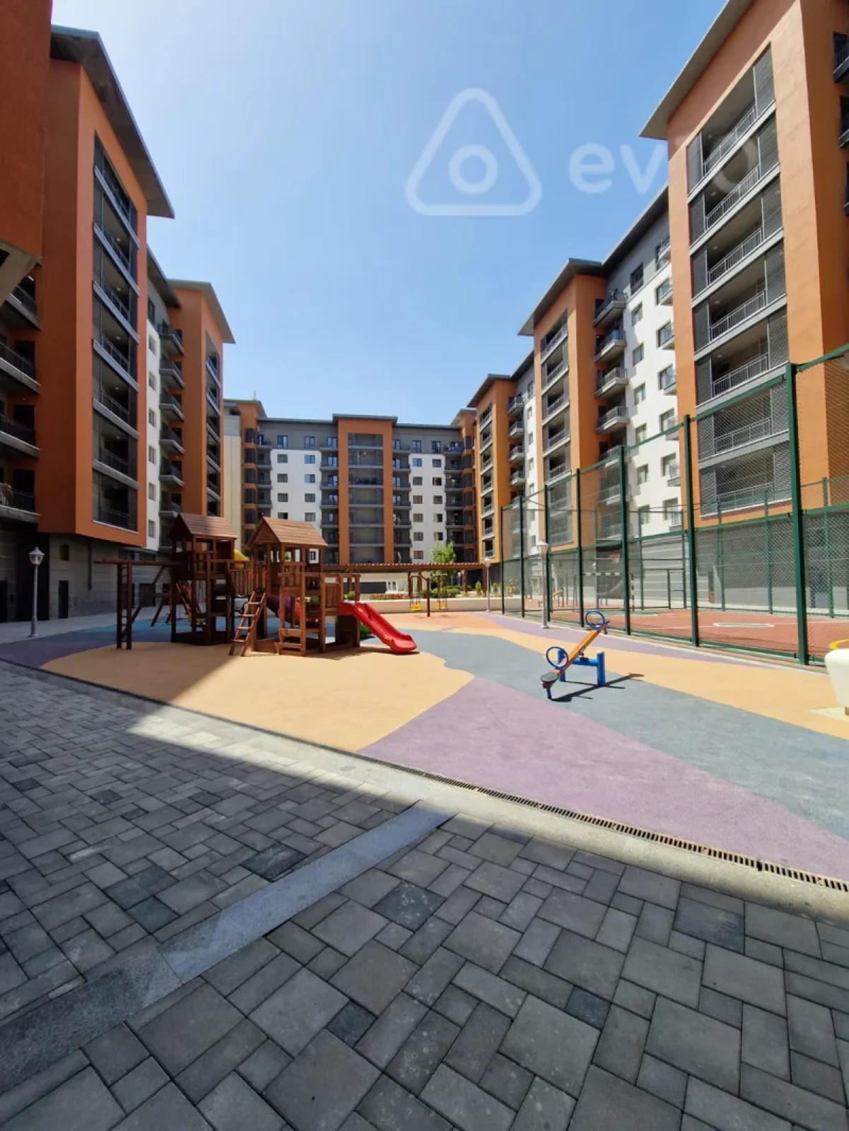 Kirayə verilir 3 otaqlı yeni tikili 140 m²