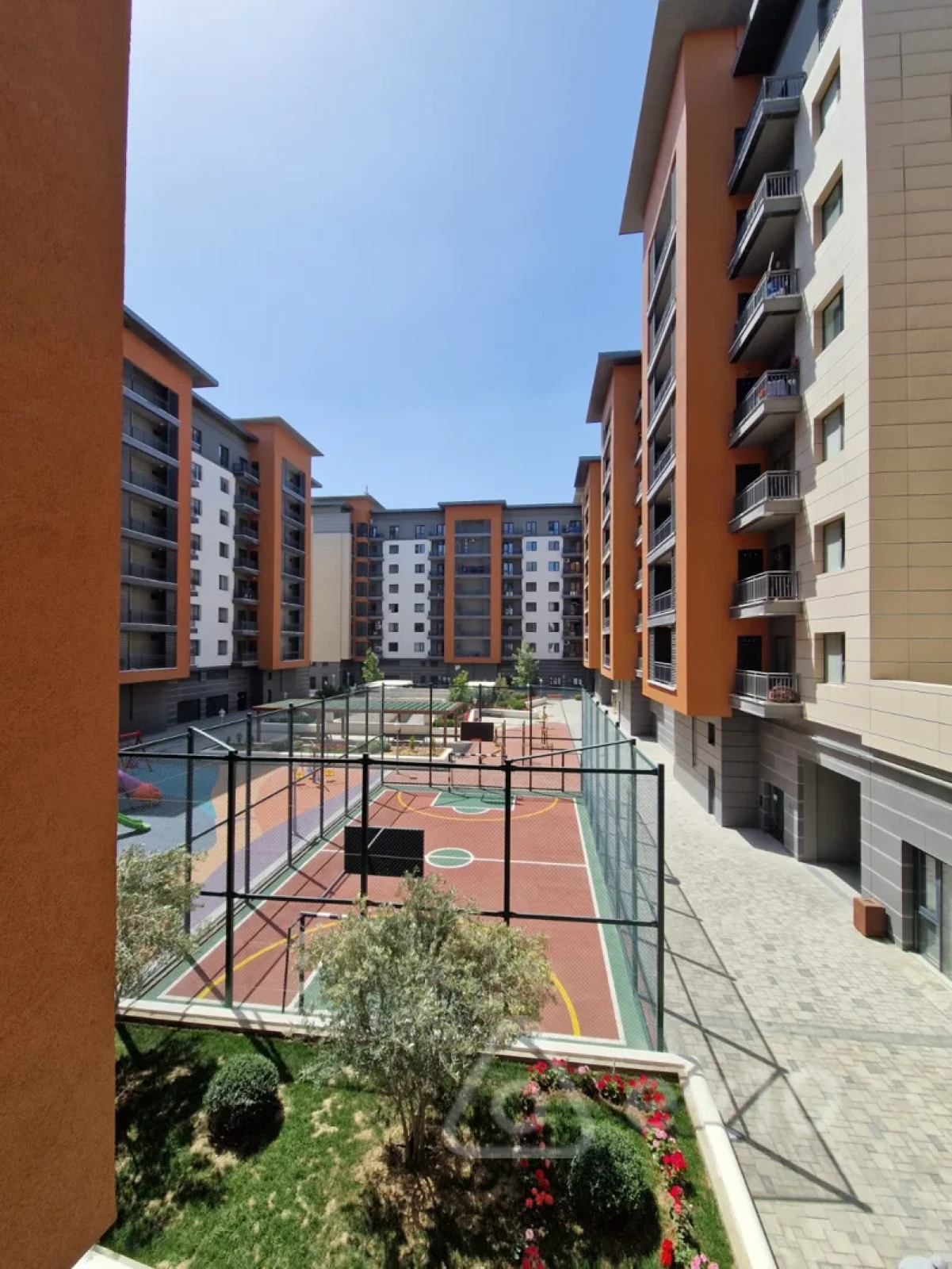 Kirayə verilir 3 otaqlı yeni tikili 140 m²