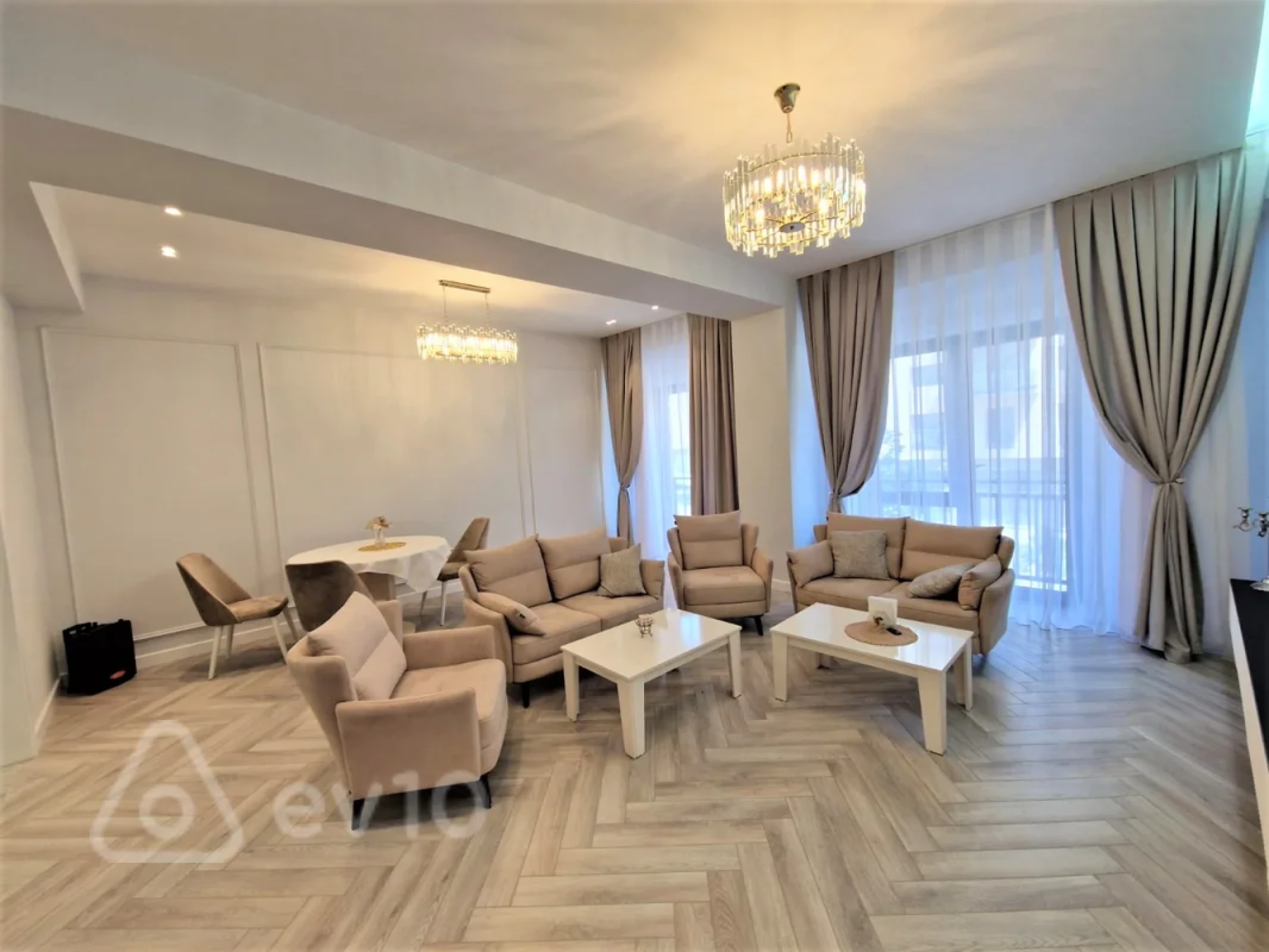 Kirayə verilir 3 otaqlı yeni tikili 140 m²
