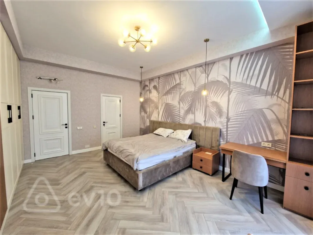 Kirayə verilir 3 otaqlı yeni tikili 140 m²