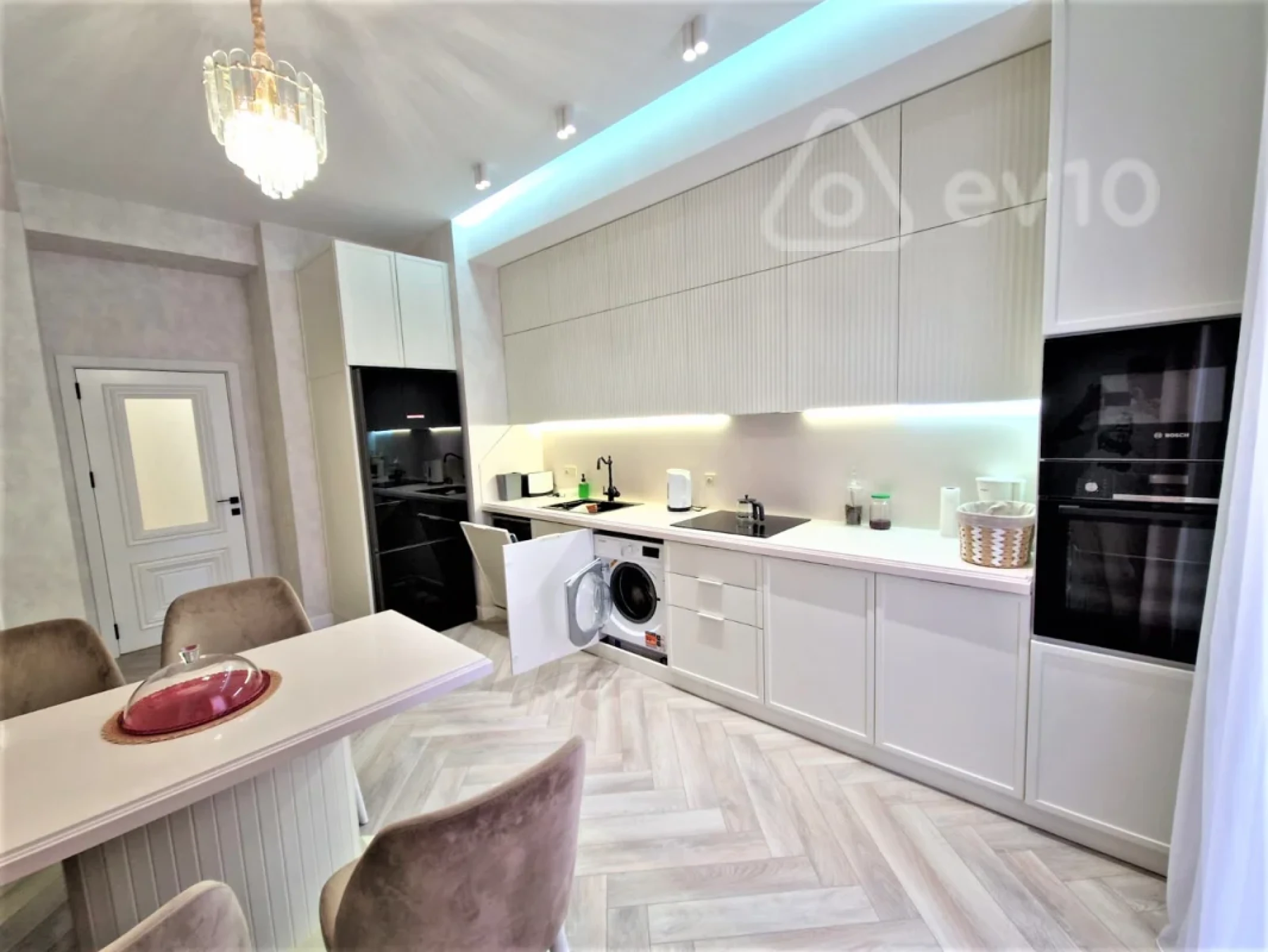 Kirayə verilir 3 otaqlı yeni tikili 140 m²