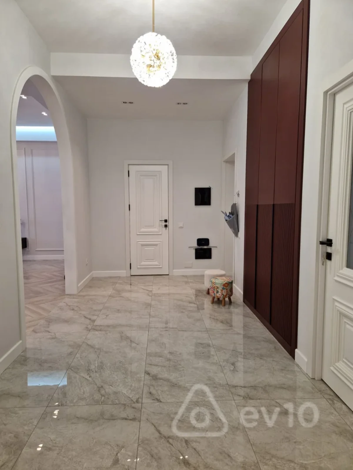 Kirayə verilir 3 otaqlı yeni tikili 140 m²