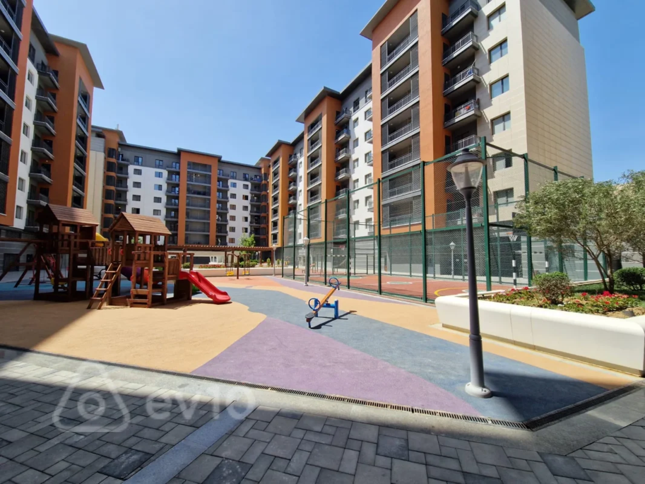 Kirayə verilir 3 otaqlı yeni tikili 140 m²