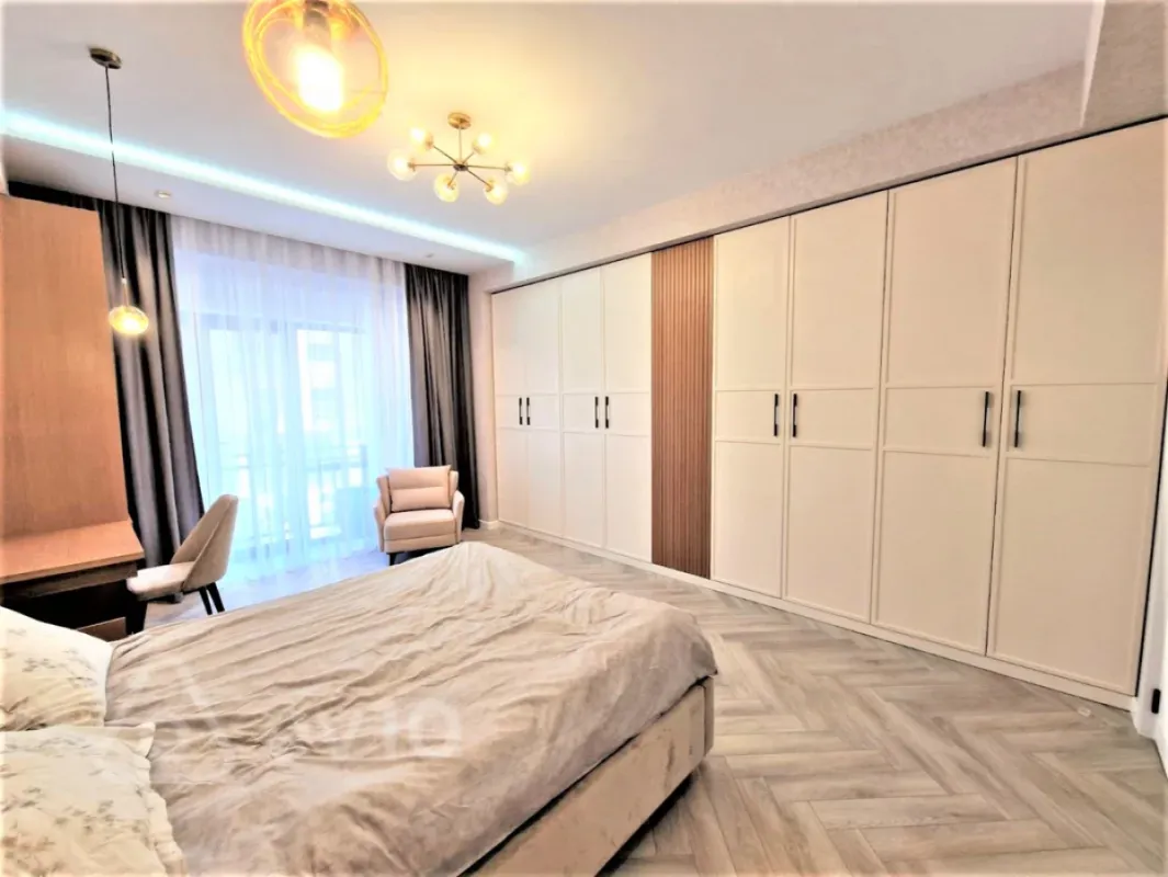 Kirayə verilir 3 otaqlı yeni tikili 140 m²