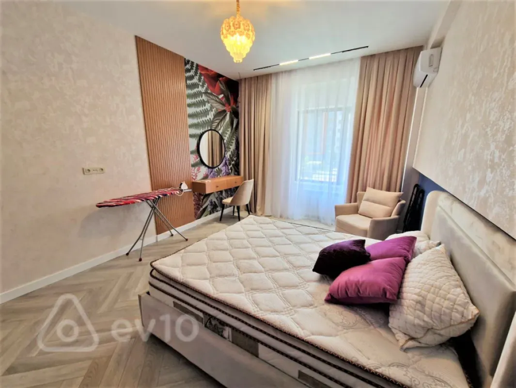 Kirayə verilir 3 otaqlı yeni tikili 140 m²