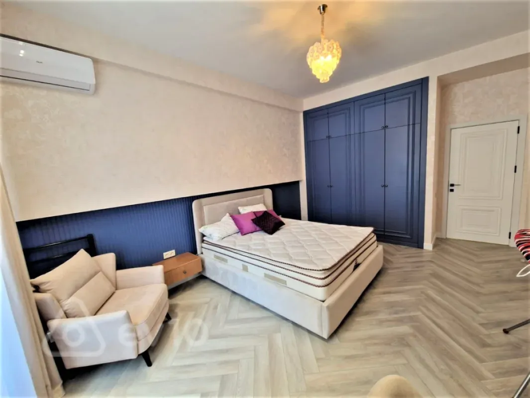 Kirayə verilir 3 otaqlı yeni tikili 140 m²