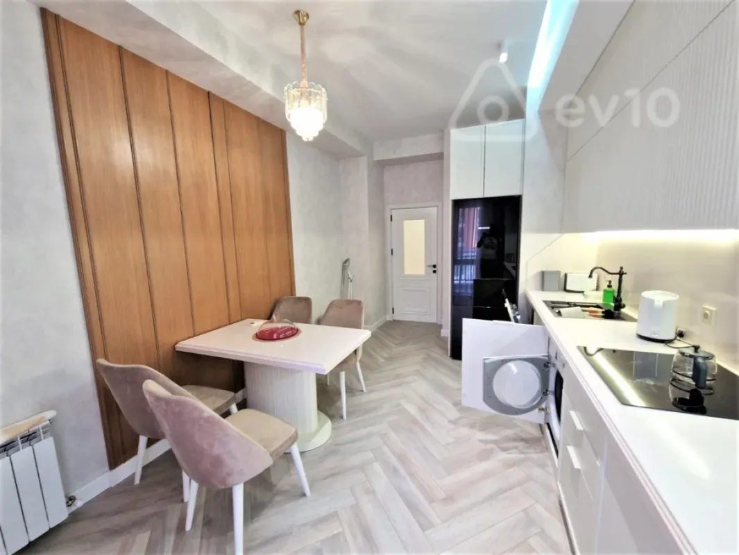 Kirayə verilir 3 otaqlı yeni tikili 140 m²