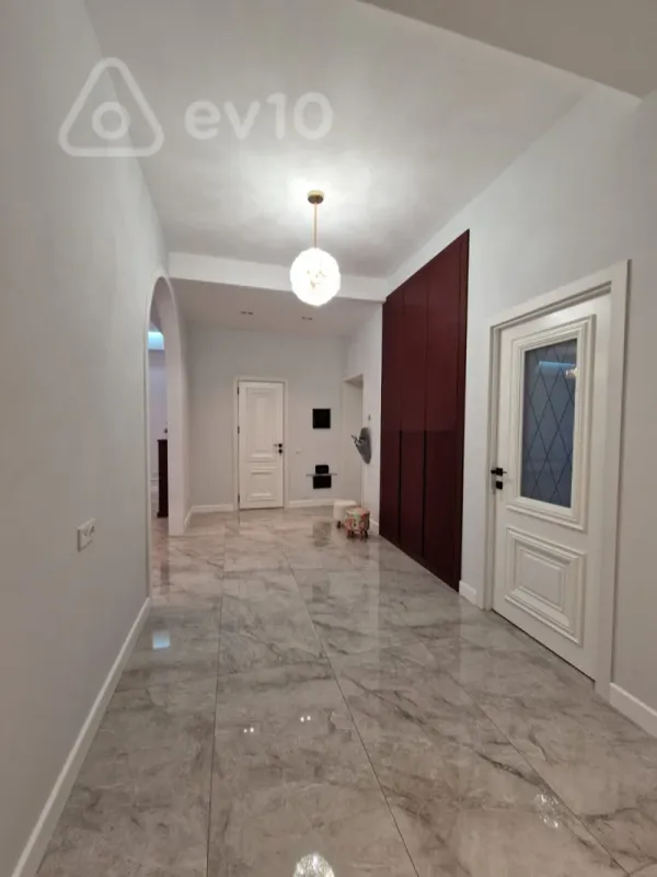 Kirayə verilir 3 otaqlı yeni tikili 140 m²