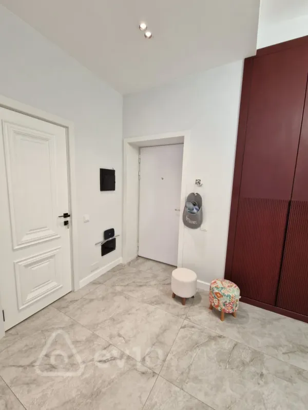 Kirayə verilir 3 otaqlı yeni tikili 140 m²