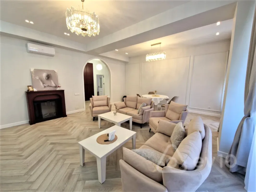 Kirayə verilir 3 otaqlı yeni tikili 140 m²