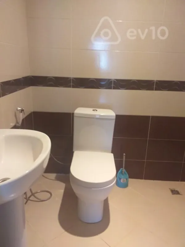 Kirayə verilir 4 otaqlı yeni tikili 200 m²