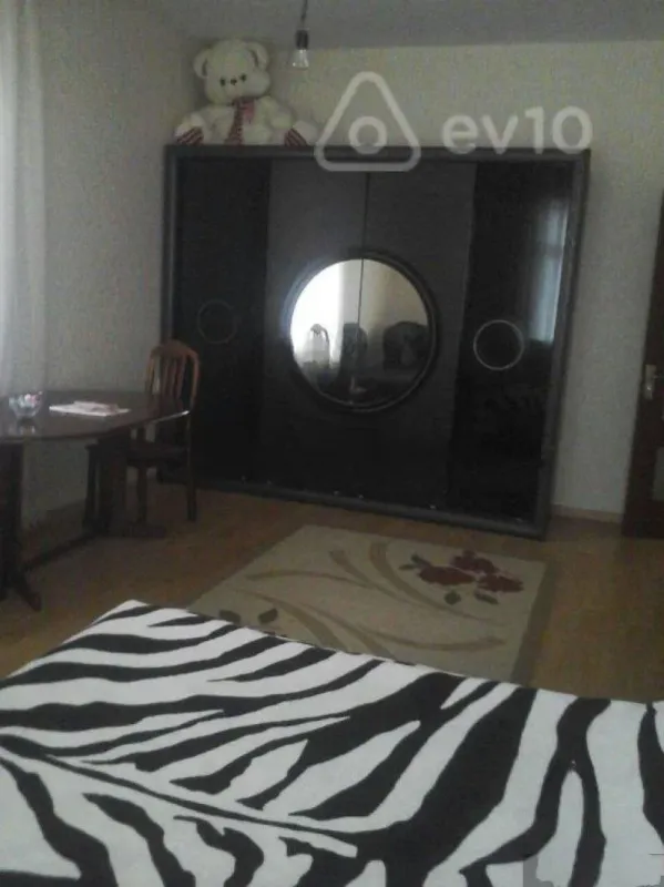 Kirayə verilir 4 otaqlı yeni tikili 200 m²