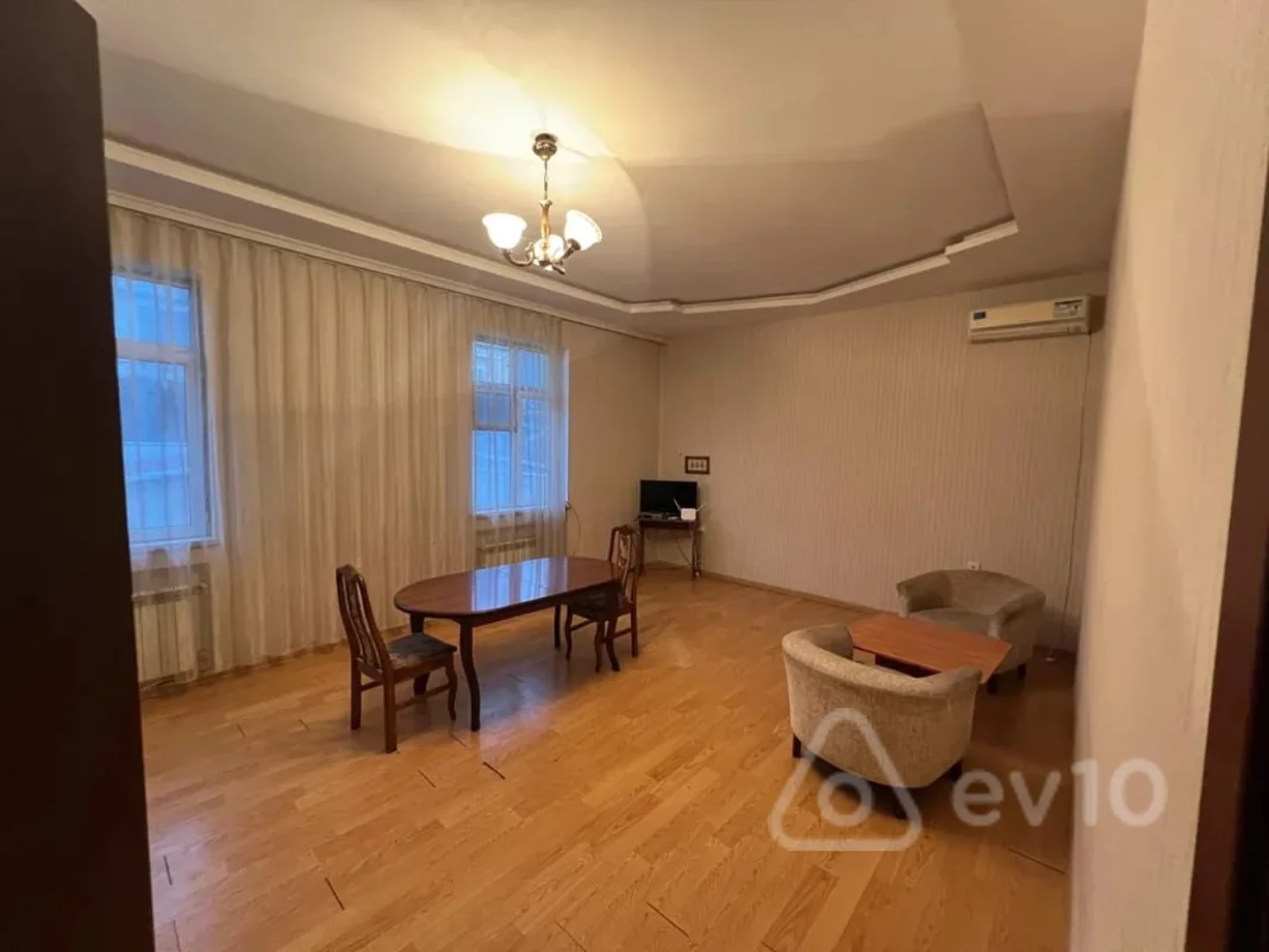 Kirayə verilir 4 otaqlı yeni tikili 200 m²