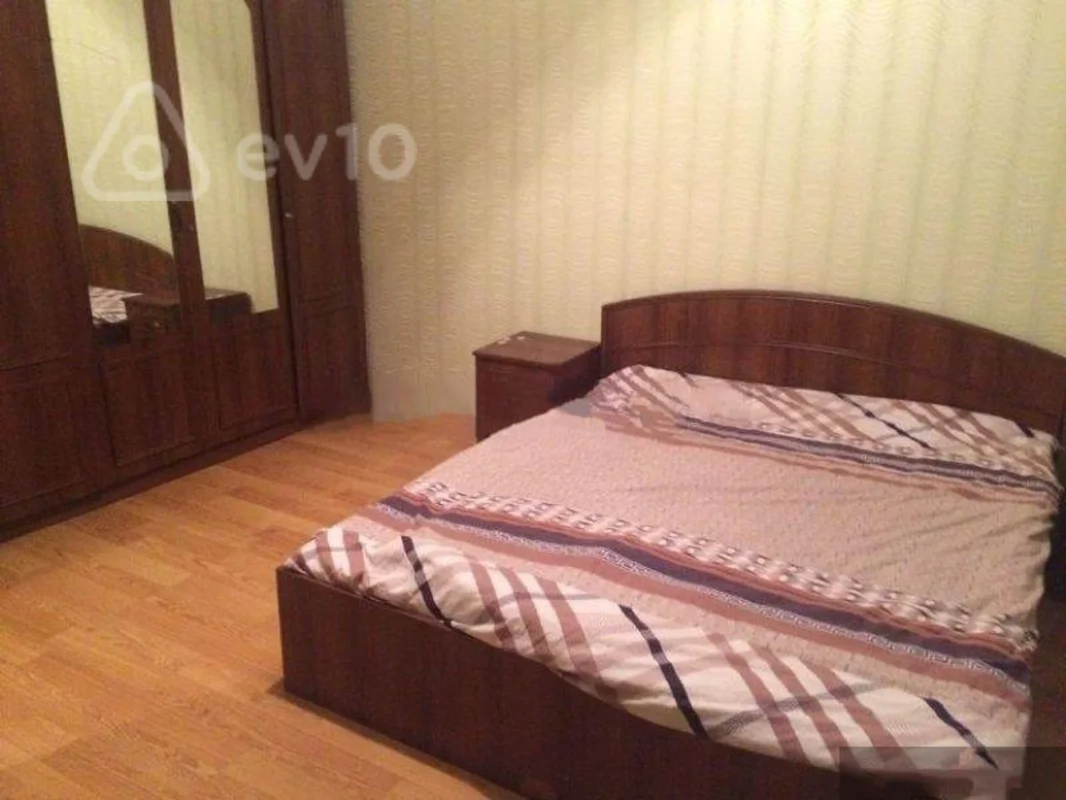 Kirayə verilir 4 otaqlı yeni tikili 200 m²