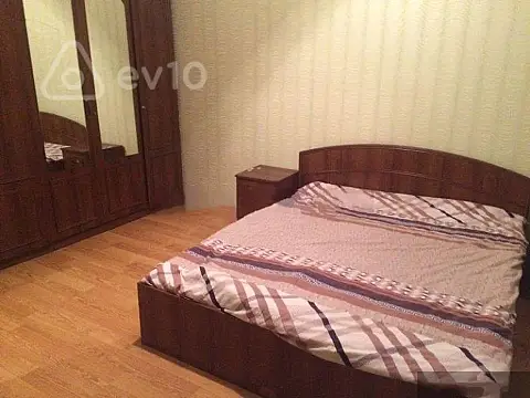 Kirayə verilir 4 otaqlı yeni tikili 200 m²