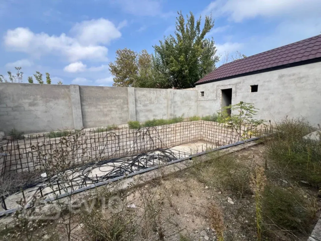 Satılır 10 otaqlı həyət evi 450 m²