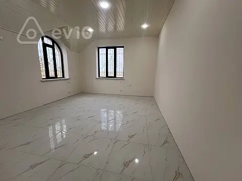 Satılır 10 otaqlı həyət evi 450 m²
