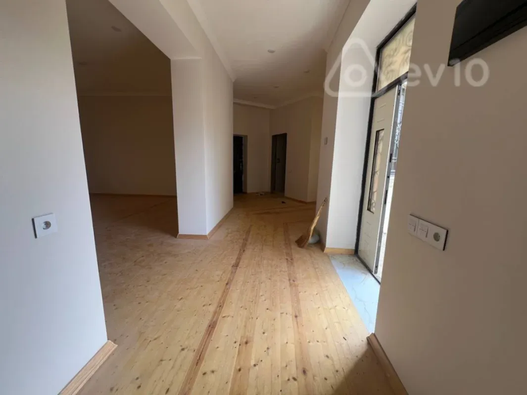 Satılır 10 otaqlı həyət evi 450 m²