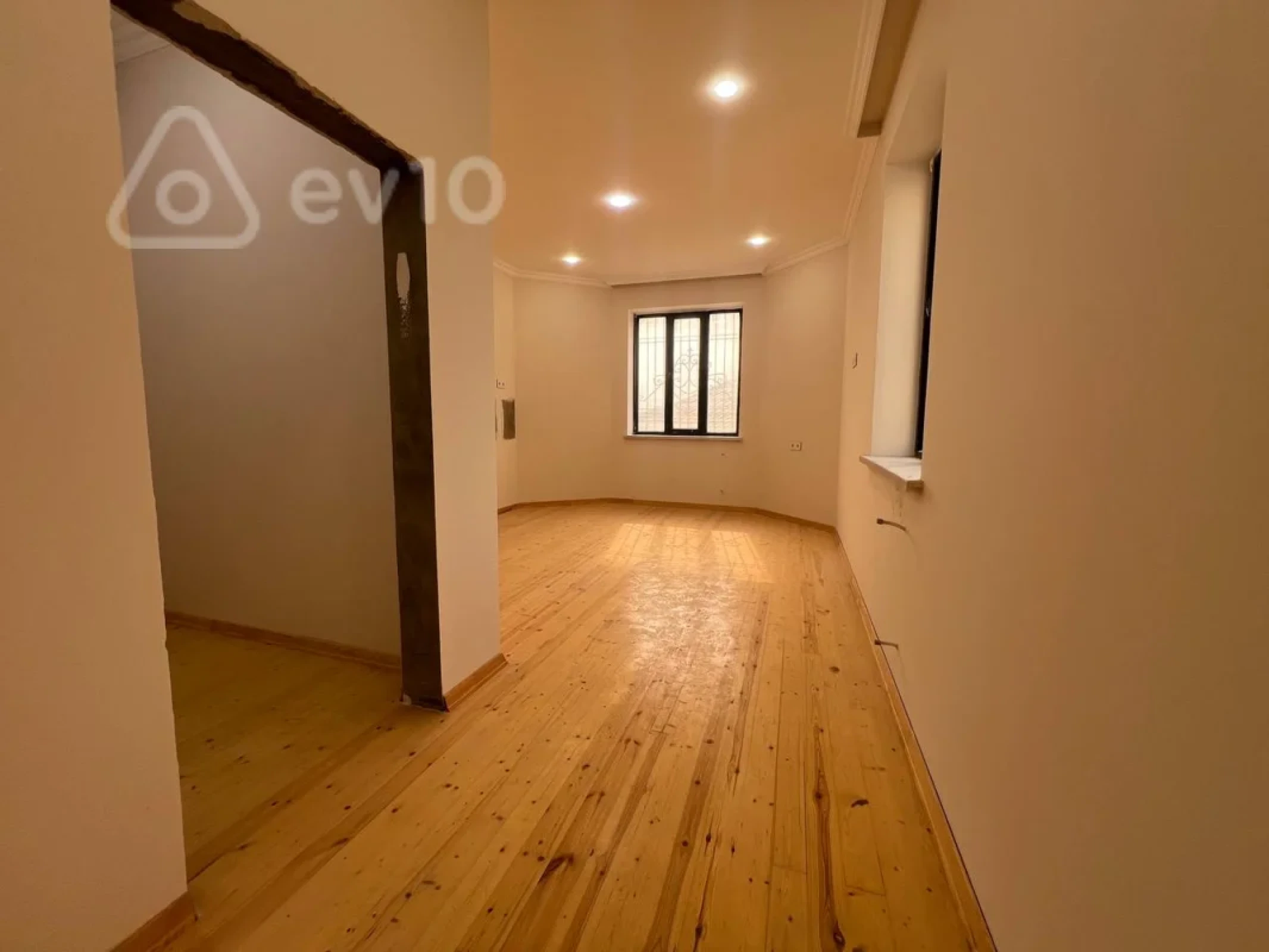 Satılır 10 otaqlı həyət evi 450 m²
