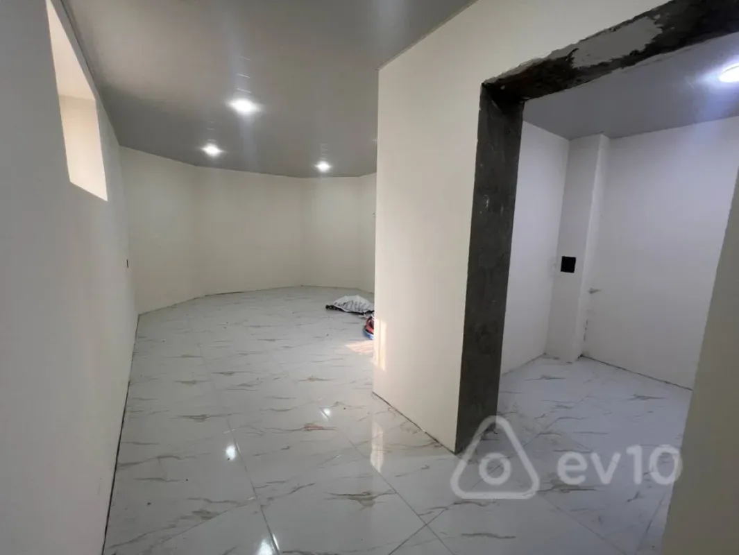 Satılır 10 otaqlı həyət evi 450 m²