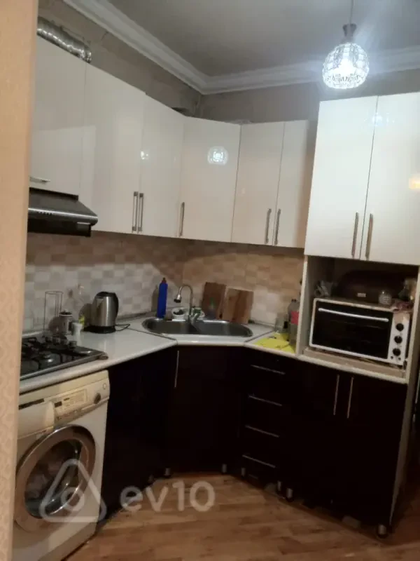 Kirayə verilir 2 otaqlı köhnə tikili 90 m²