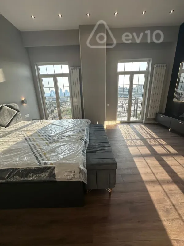 Kirayə verilir 3 otaqlı yeni tikili 160 m²