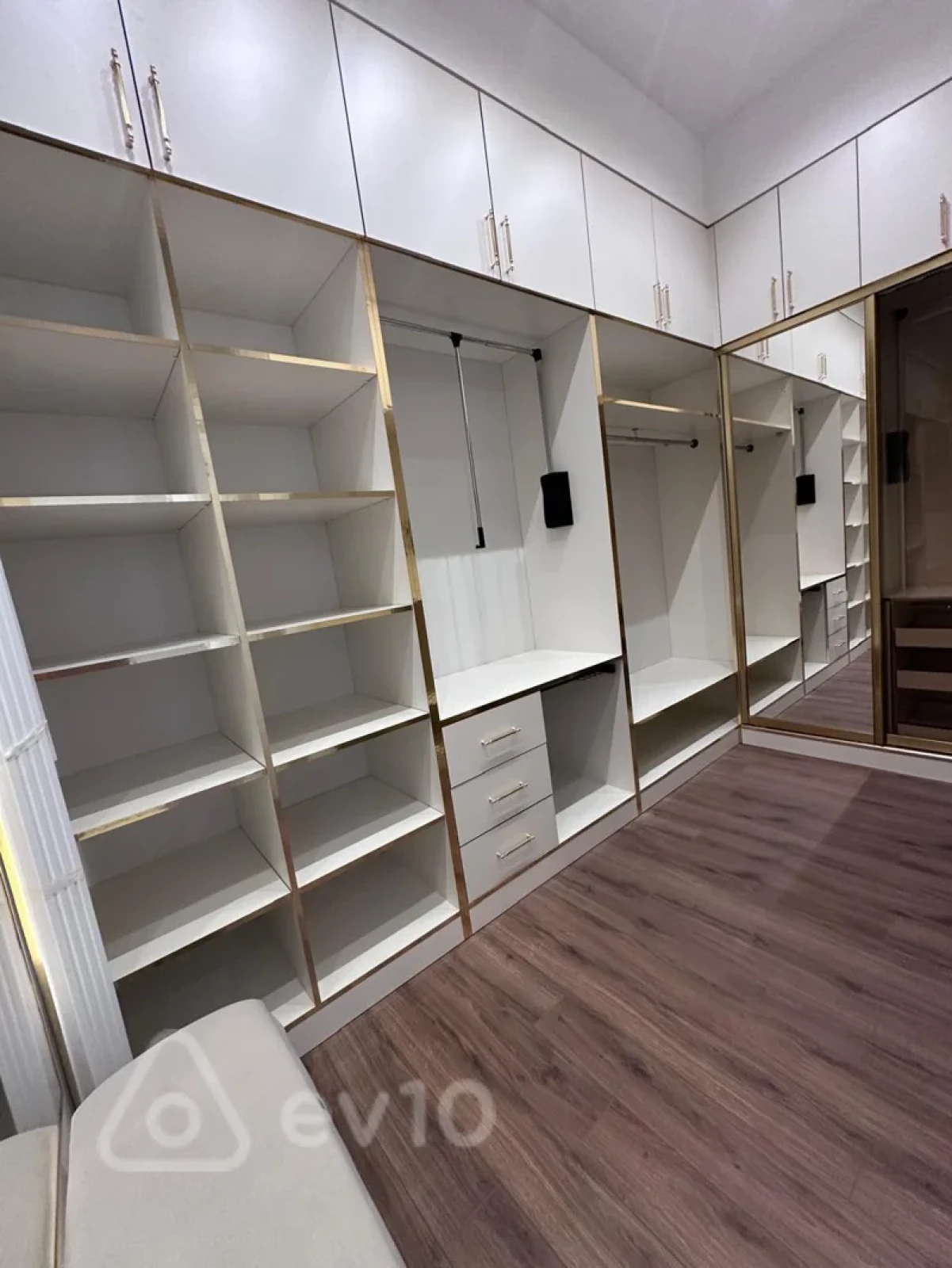 Kirayə verilir 3 otaqlı yeni tikili 160 m²