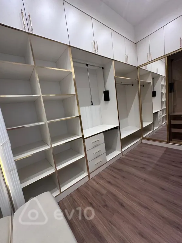 Kirayə verilir 3 otaqlı yeni tikili 160 m²